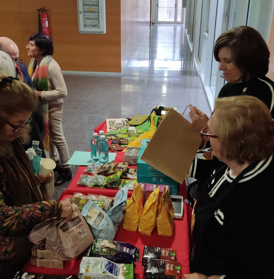 La Vicaria 1 de OrihueLa participó con una exposición del Comercio Justo ,siendo un éxito en la difusion y venta de nuestros productos solidarios 